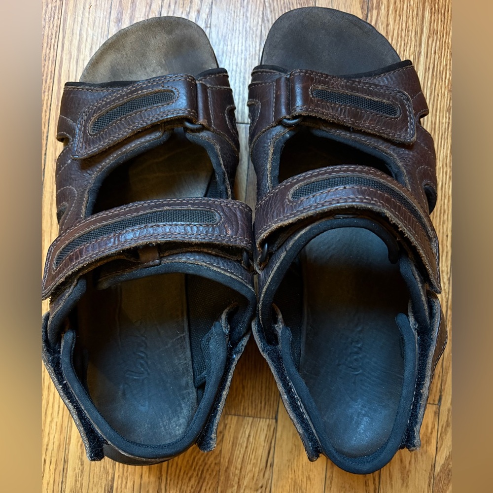 Clarks Men’s Brown Leather Sandals